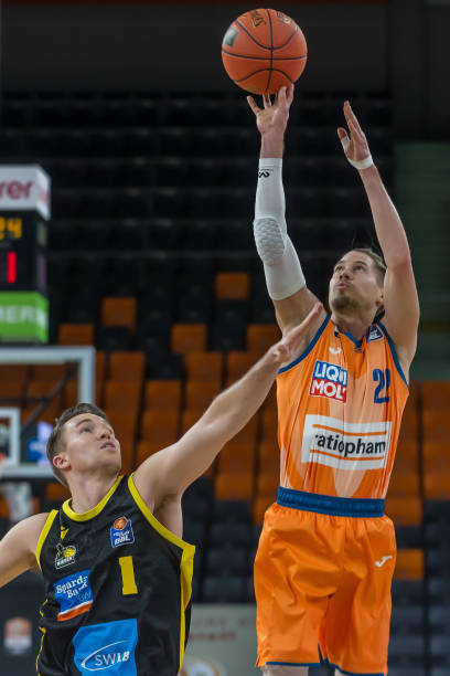 活塞目前战 活塞目前战