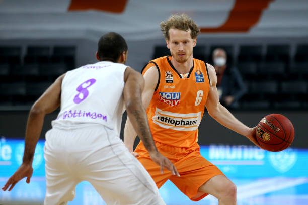 这就要求他 这就要求他